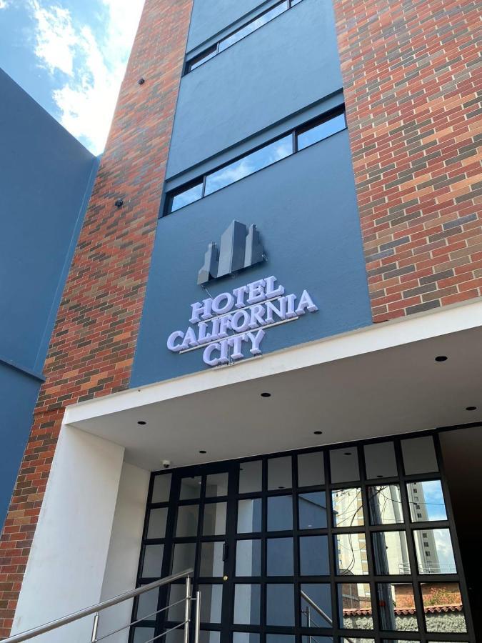Hotel California City Medellín Zewnętrze zdjęcie