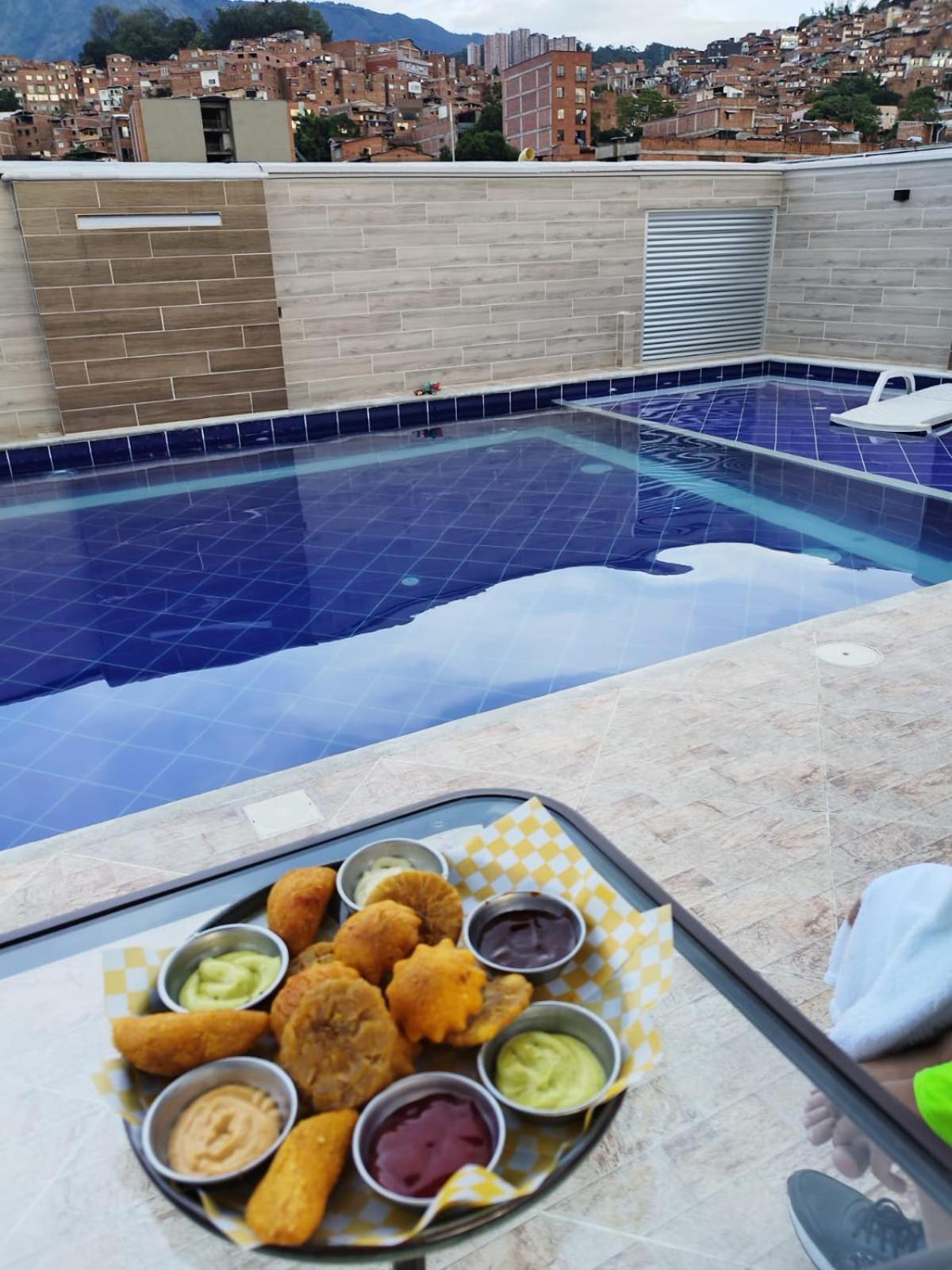 Hotel California City Medellín Zewnętrze zdjęcie